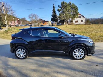 Toyota C-HR 1.8 Hybrid E-CVT rok 2021 - 3