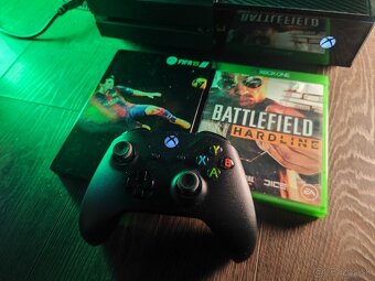 Xbox One 500 GB + 2 hry - 3