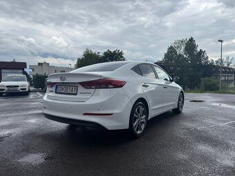 Hyundai Elantra - 3