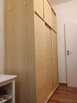 Šatníková skriňa s posuvnými dverami - 3