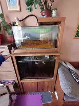 Stojan s akváriom - 3