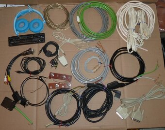 Predám krabicu plnú elektrobordelu po upratovaní - 3