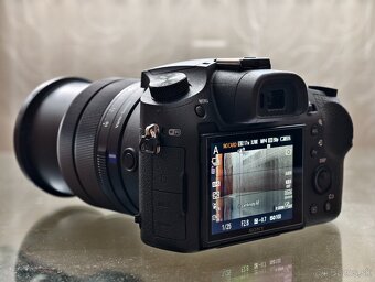Sony RX10 III 24 – 600 mm F2,4 – 4 - 3