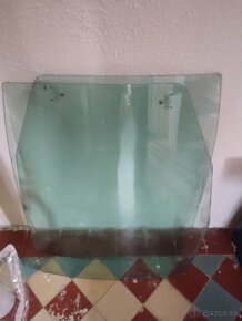 Sklá zadných dverí škoda Octavia 1 sedan - 3