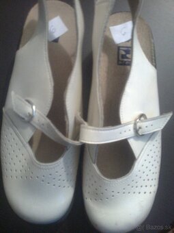 ČEPCE  ŠATKA   TOPÁNKY  A  INÉ - 3