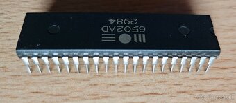 MOS 6502 procesor pre 8-bit floppy Commodore 1541, Atari 810 - 3