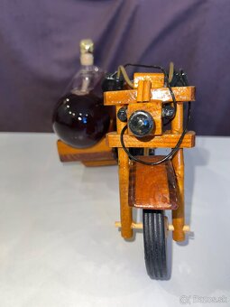Drevená motorka s integrovanou sklenenou fľašou - 3