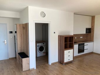 Prenájom moderného 1 - izbového bytu s parkovaním - 3