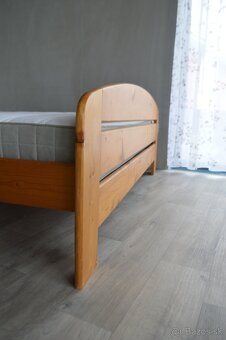 Manželská posteľ s roštmi a matracom - 3