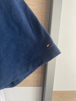 Tommy Hilfiger Sleepgear tričko – veľkosť M, mierne crop, bi - 3