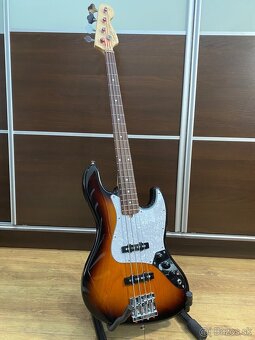 Fender Jazz Bass - 3