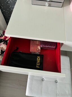 Predam toaletný stolík aj s taburetku - 3