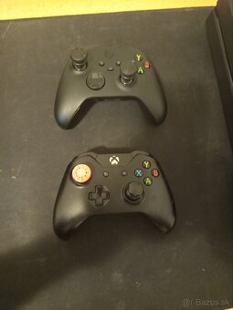 Xbox One 500 GB + 2× ovládač + všetky káble - 3