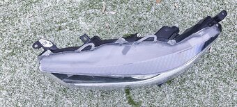 Svetlo Toyota Yaris - 3