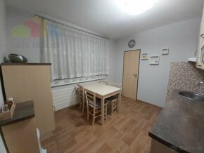 3 – izbový byt v obľúbenej lokalite MR. Štefánika - 82 m2. - 3