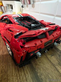 Predám stavebnicu CADA MASTER FERRARI PISTA 458 - 3