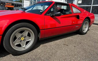 Ferrari 328 GTS z roku 1988 - 3
