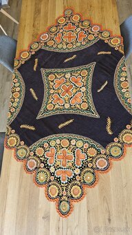 Vyšívaný obrus - 3