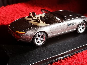 Predám kovový model auta BMW Z8 2000, 1:43 - 3