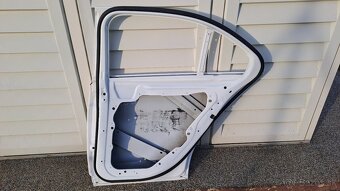 Pravé zadné dvere na mercedes C . A205 732 02 10 - 3