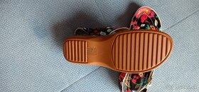 Predaj nových dámskych letných sandálov - 3