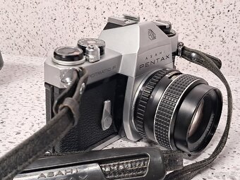ASAHI PENTAX SPOTMATIC F / SP F + SMC TAKUMAR 1:1.8/55 - 3