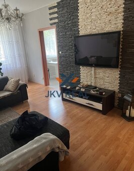 Na prenájom 3 izbový kompletne zariadený byt v Nových Zámkoc - 3