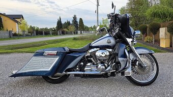 Harley Street Glide - 3