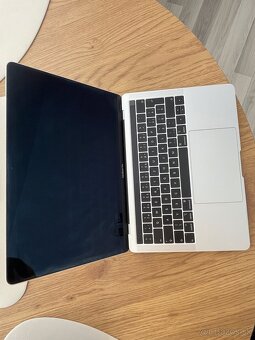 Macbook PRO 13" i5 2018 TouchBar Silver 500 GB - 3