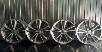 #49 Elektróny originál VW 5x112 r17 - 3