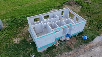 🏗️ ROZOSTAVANÝ RODINNÝ DOM NA PREDAJ – OBEC SVINIA - 3