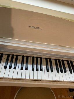 Digitálne piano Medeli UP81/WH - 3