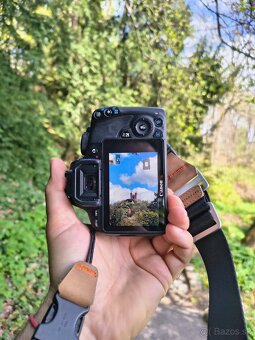 Canon EOS 100D + Canon EF-S 24mm f/2.8 STM
- 3