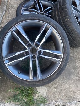 Predám elektróny + sada zimných na plecháčoch s puklicami VW - 3