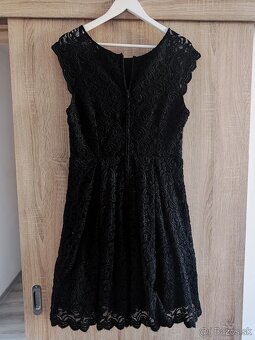 čierne elegantné šaty s čipkou, šaty s plisovanou sukňou - 3