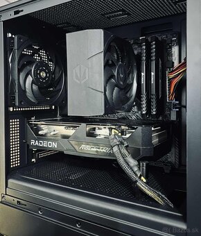 ROG Strix Radeon™ RX 6650 XT 8gb - 3