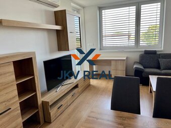 JKV Real ponúka na prenájom moderne zariadený 3 izbový byt s - 3