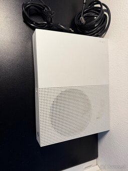 Predam Hernú konzolu Xbox One S 500GB Silver Používaná - 3