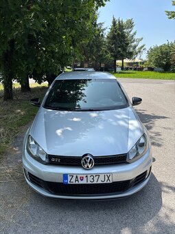 VOLKSWAGEN GOLF GTI • 2010 • 2.0 TSI - 3