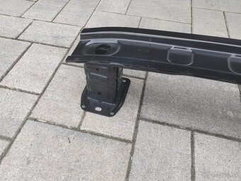 mercedes - výstuha zadného nárazníka - 3