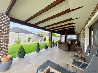 Na predaj moderná štýlová novostavba s garážou a pozemkom - 3