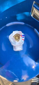 Predám 10kg. originál propánovú plnú fľašu zapečatená. - 3