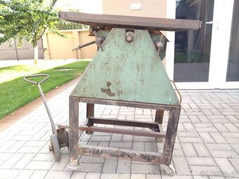 Továrenský cirkulár - 3