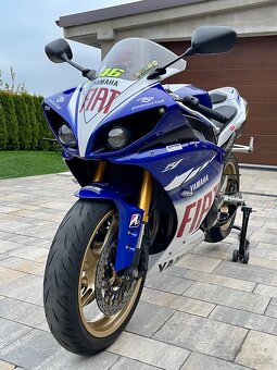 Yamaha R1 Big Bang - 3