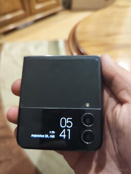 Samsung Galaxy Z Flip 4 - 3