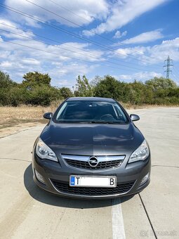 Opel Astra 1.4 benzín 2010 - 3
