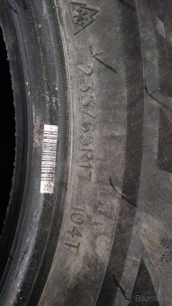 Predám sadu zimných pneu Sailun 235/65 r17 - 3