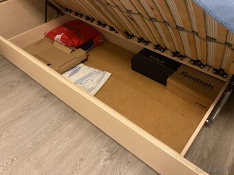 Posteľ s roštom a matracom - 3