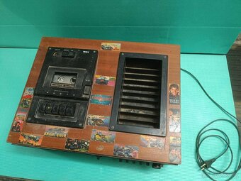 Starý rádiomagnetofón Tesla Akord 1040 A - 3