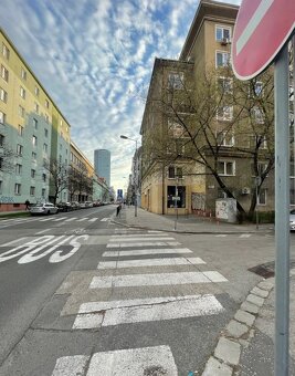 Ponúkame Vám na predaj priestranný 2i byt v lukratívnej loka - 3